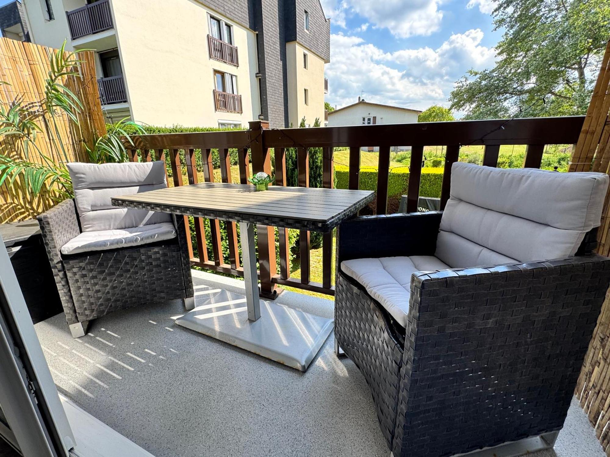 La Petite Oasis- Ideal Couple - Calme - Balcon Sud - Lumineux - 10min Du Centre & - Proche Centre Juno - Wifi *